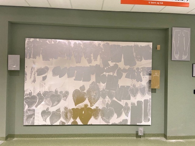 6 delen, 270 x 180 cm, 1/2 Goud en zilver zeefdruk op reflecterende folie en aluminium 2023