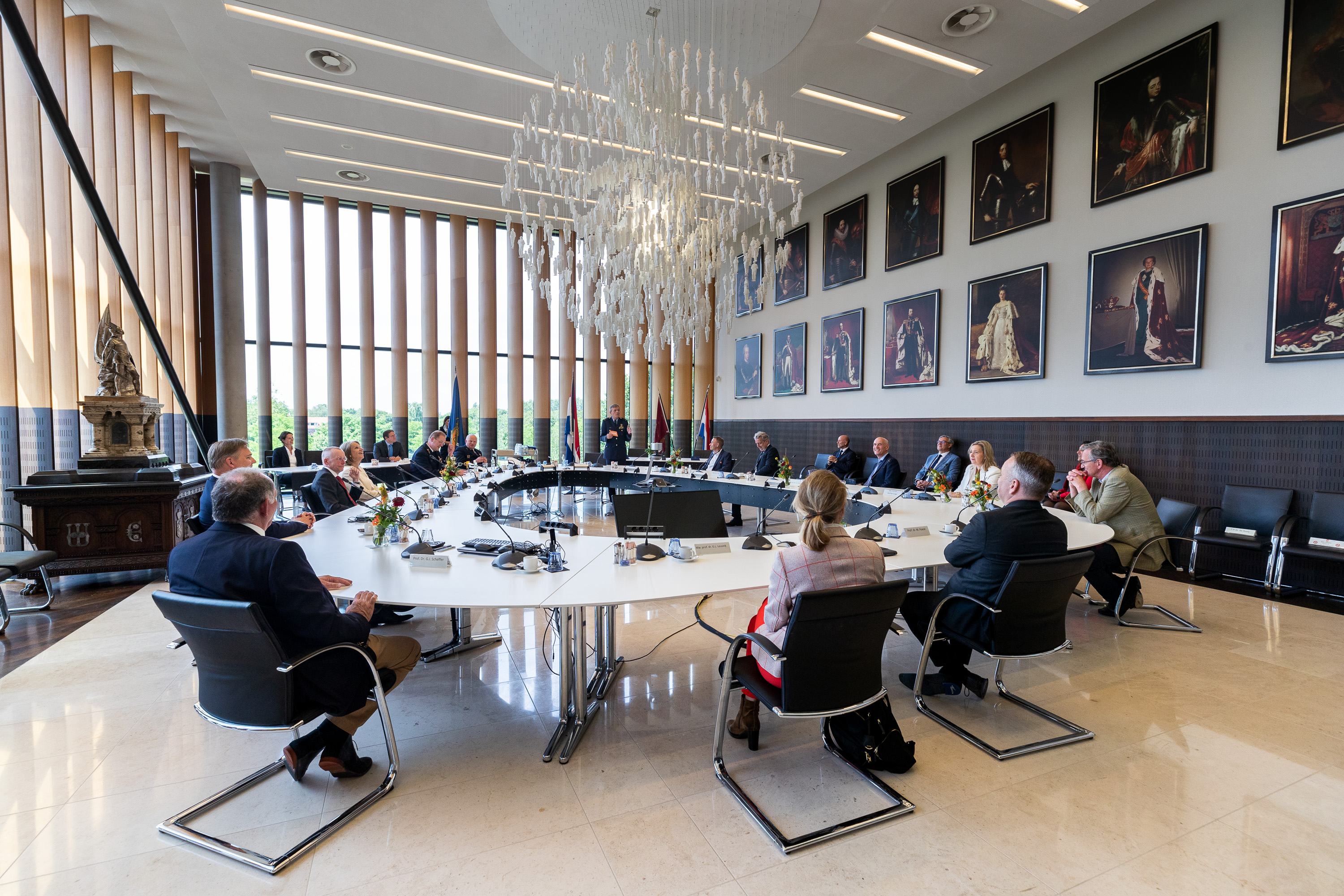 Defensie tekende vandaag de contracten met vier nieuwkomers, namelijk de universitaire medische centra van Amsterdam, Leiden, Maastricht en Utrecht.