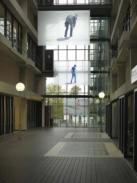 Zonder Titel (Man, Roemenië) 1998, 300 x 200 cm | Zonder Titel (Vrouw, Amsterdam) 1998 300 x 200 cm | Zonder Titel (Jongetje, Amsterdam) 1998, 250 x 175 cm, Transparant cibachroom dubbelzijdig geplexificeerd